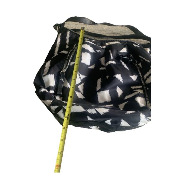 VINCE CAMUTO BLACK NYLON Large PURSE With TASSLE - Picture 3 of 7